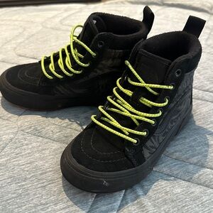 Vans Kids MTE hightops Fall Winter shoes size 13t